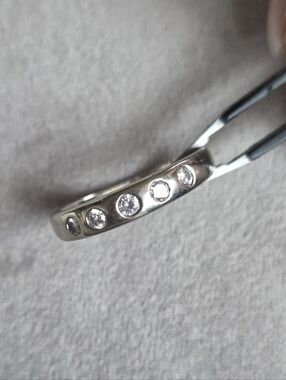 14k Five-Diamond Bezel Set Band - White Gold Unisex - Excellent Cut & Condition